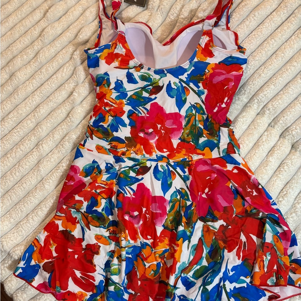 Aidonger White and Red Dress - Picture 9 of 10